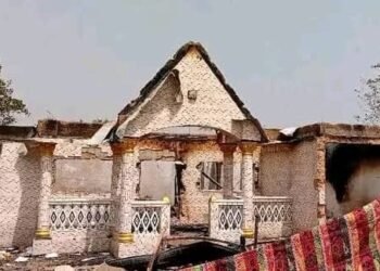 Kindia : Un incendie d’origine électrique détruit le domicile du Directeur Préfectoral de la Santé