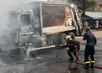 Un Incendie Impliquant un Camion de Ramassage d’Ordures Maîtrisé par les Services de Protection Civile.