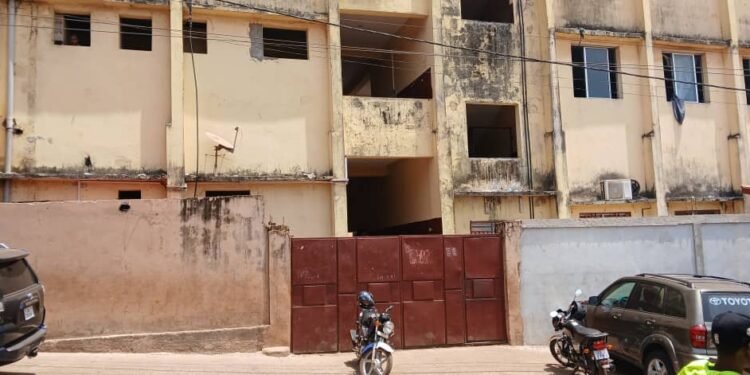 Urgent : Un élève ouvre le feu sur deux camarades à Nongo