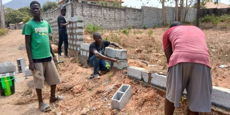 Keninde : Lancement des travaux de construction de la clôture du cimetière du secteur Mansayah.