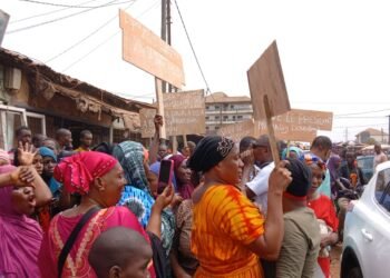 Cosa / Bantouka : Les femmes protestent pour exiger le départ du maire Mané.