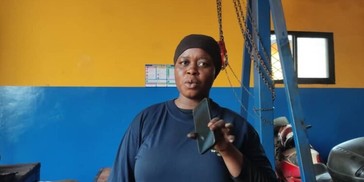 Célébration du Mois de la Femme : Rencontre avec Mlle Macka Diallo, une future entrepreneure dans le secteur de la mécanique