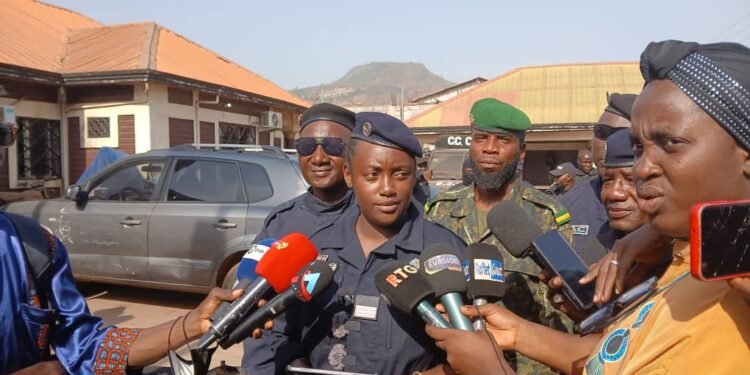 Coyah : Présentation de 14 malfrats, dont une femme, au Commissariat Central de la commune.