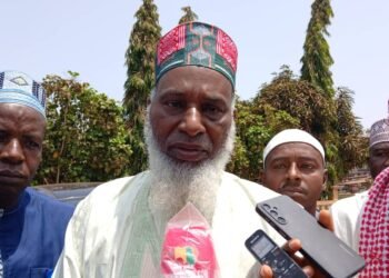 Société : Le recours à la chirurgie esthétique pour augmenter la taille des seins, quel est le jugement de l’Islam ? La réponse d’un imam.