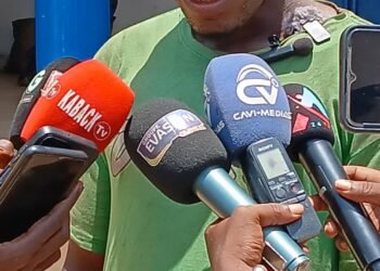 Coyah : Mamadou Lamarana Barry raconte les circonstances du décès de Kadiatou devant la presse.