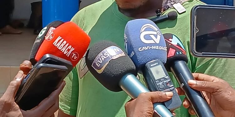 Coyah : Mamadou Lamarana Barry raconte les circonstances du décès de Kadiatou devant la presse.