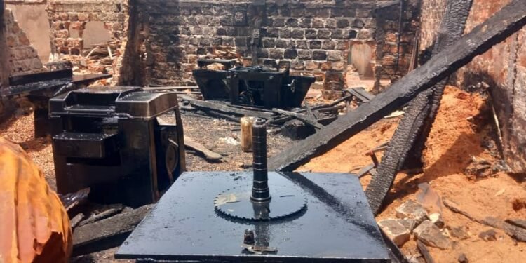 Labé : Un incendie ravage un atelier de menuiserie, plus de 500 millions de francs guinéens de pertes.