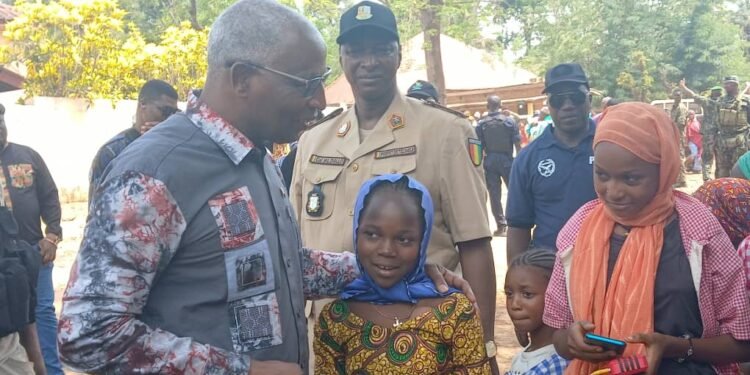 Santou (Télimélé) : Le Premier ministre Bah Oury exhorte à l’abandon des mariages précoces.