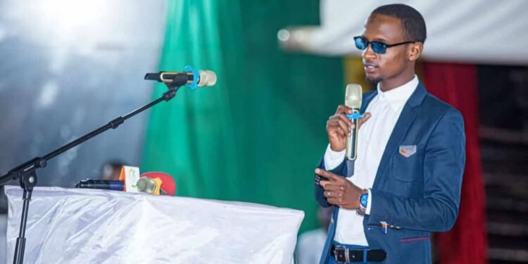 𝗟𝗘 𝗣𝗔𝗬𝗦 𝗥𝗘𝗡𝗢𝗨𝗩𝗘𝗟𝗟𝗘 𝗔𝗩𝗘𝗖 𝗦𝗘𝗦 𝗗É𝗠𝗢𝗡𝗦 𝗗𝗘 𝗟𝗔 𝗗𝗘𝗥𝗡𝗜È𝗥𝗘 𝗗É𝗖𝗘𝗡𝗡𝗜𝗘