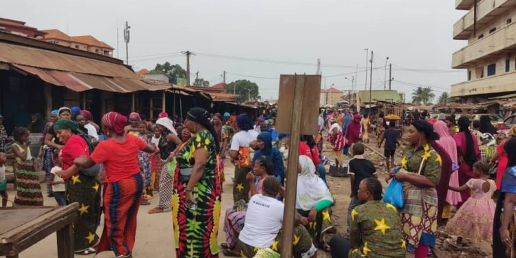 Lambanyi : les commerçants du marché Bantounka expriment leur soutien aux actions du CNRD dans une ambiance festive.