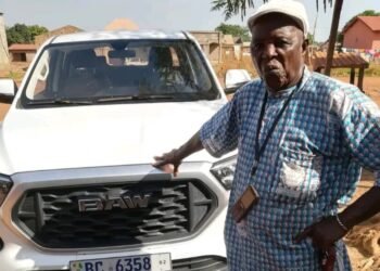 Kankan : Antoine Dogbo Guilavogui, cadre de l’UFDG, reçoit un véhicule de la junte au pouvoir