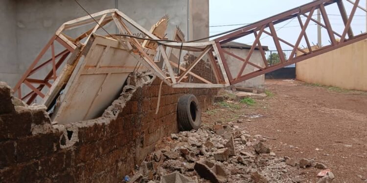 Sanoyah : Trois enfants d&rsquo;une même famille périssent tragiquement suite à la chute d’un pilon de banque.