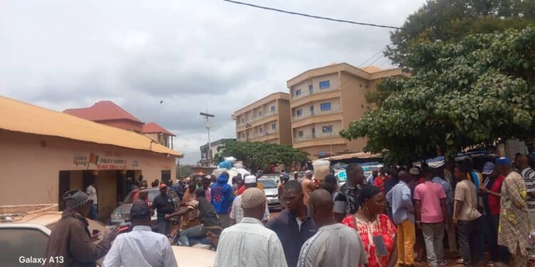 Labé : Tensions au sein du syndicat des transporteurs, des chauffeurs ferment les locaux en signe de protestation