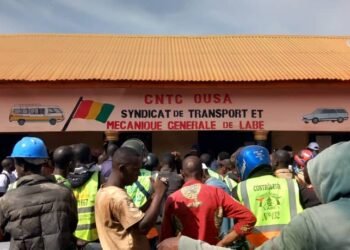 Tensions entre conducteurs de motos-taxis et forces de l’ordre à Labé : plusieurs interpellations et engins saisis.