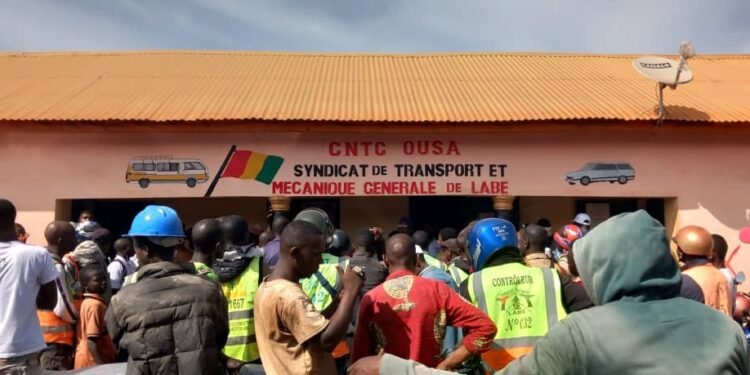 Tensions entre conducteurs de motos-taxis et forces de l’ordre à Labé : plusieurs interpellations et engins saisis.