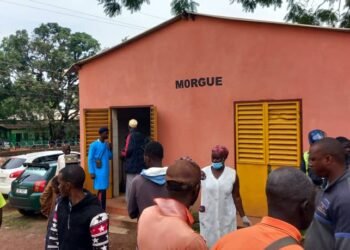 Suspicion d’homicide à Tatibali : une femme retrouvée morte, une enquête ouverte.