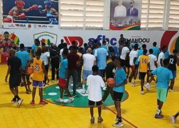 Développement du basket en Guinée : Aguibou Diallo et Angelo Tsamis s&rsquo;engagent pour la jeunesse.