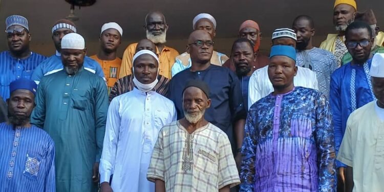 SIGUIRI : Le préfet annonce d’importants projets lors de la visite de l’Union des Imams