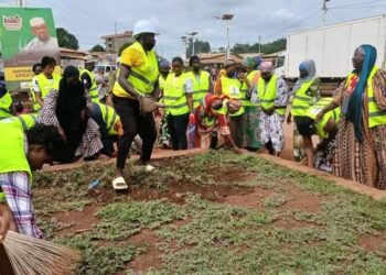 Lutte contre l’insalubrité à Faranah : La Génération Patriote mobilisée pour un cadre de vie sain.