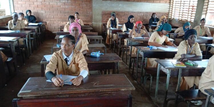 Début des épreuves du BEPC : Plus de 23 000 candidats en lice dans la commune de Matoto.