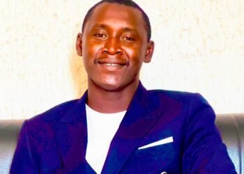 Opinion : Le silence coupable d’un peuple et la trahison de ses élites  Auteur : Aly Souleymane Camara (Analyste politique).