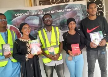 Humanitaire : l&rsquo;ONG Solidarité aux Enfants démunis offres des livres à CODEY pour l&rsquo;éducation des enfants de Mali