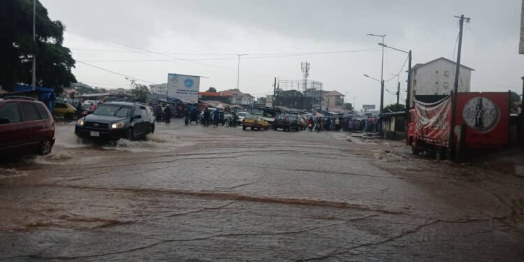 Gbéssia : Un jeune homme emporté par les eaux sauvé in extremis.