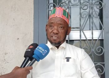 Suspension de l’Imam Abdoul Hamid Bah : Oustaz Abdallah Mombeya juge la décision excessive.