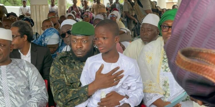 Le président Doumbouya honore la mémoire du journaliste Daouda Taban Sylla