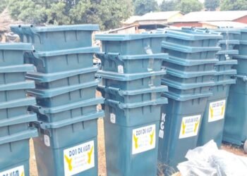 Kouroussa : La société KGM renforce son engagement communautaire à travers un don de matériel d’assainissement à Doula et l’inauguration d’une mosquée à Bananko.