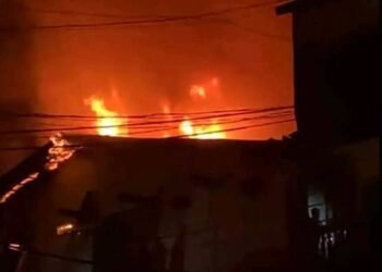 Flash Info: Incendie en cours dans un centre commercial à Madina