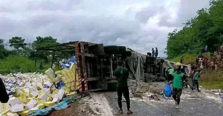 Kindia : Collision mortelle entre deux camions à Séguéyah.