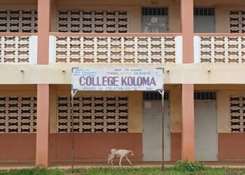 La promotion 1999–2003 du collège Koloma organise une cérémonie de recueillement à la mémoire de ses camarades et enseignants disparus.
