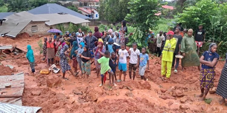 Dubréka : Deux morts dont une mère de famille dans un éboulement causé par les fortes pluies.