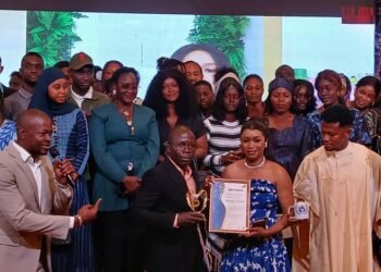 Conakry : Aminata Will Soumah dédie son prix à la jeunesse mondiale et réaffirme son engagement pour la formation des jeunes.