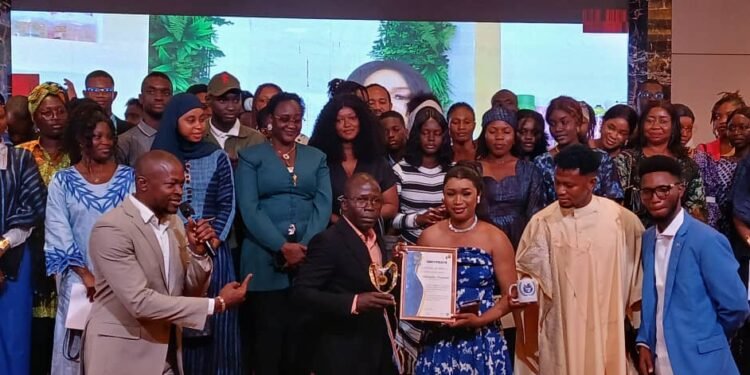 Conakry : Aminata Will Soumah dédie son prix à la jeunesse mondiale et réaffirme son engagement pour la formation des jeunes.