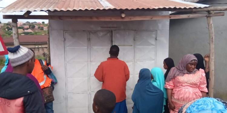 Insécurité à Mamou : Un conteneur vidé par des hommes armés, le propriétaire témoigne.