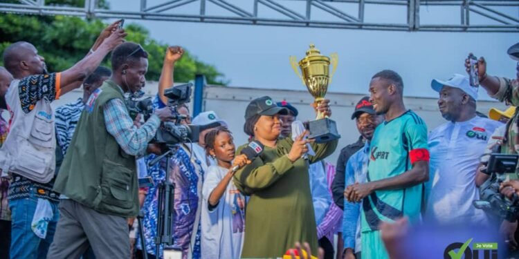 Camapagne Référendum à Dubréka : quand Fatima Camara mise sur le sport pour promouvoir la citoyenneté.