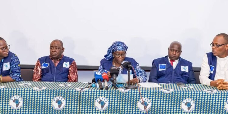 Référendum en Guinée : la SSE salue les avancées organisationnelles mais met en garde contre les risques de violence.