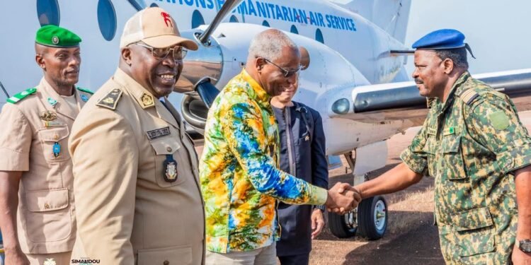 𝐅𝐚𝐫𝐚𝐧𝐚𝐡 : 𝐏𝐨𝐬𝐞 𝐝𝐞 𝐥𝐚 𝐩𝐫𝐞𝐦𝐢è𝐫𝐞 𝐩𝐢𝐞𝐫𝐫𝐞 𝐝𝐮 𝐩𝐨𝐧𝐭 𝐮𝐧𝐢𝐪𝐮𝐞, 𝐬𝐲𝐦𝐛𝐨𝐥𝐞 𝐝𝐞 𝐜𝐨𝐨𝐩é𝐫𝐚𝐭𝐢𝐨𝐧 𝐞𝐭 𝐝𝐞 𝐝é𝐯𝐞𝐥𝐨𝐩𝐩𝐞𝐦𝐞𝐧𝐭   