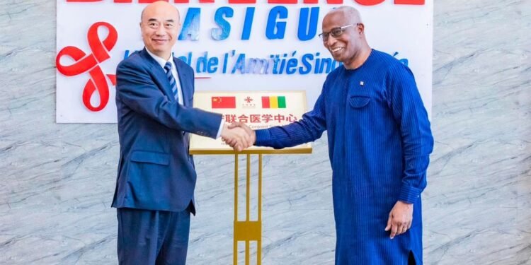 Conakry : Signature de l’accord pour le Centre de Médecine Conjoint Sino-Africain
