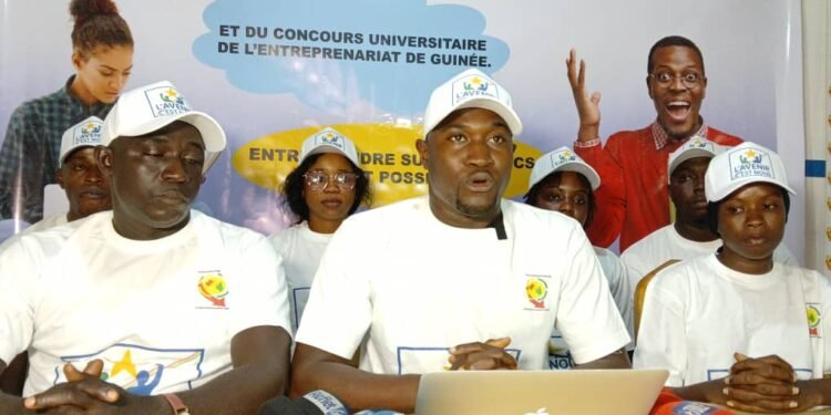 « L’avenir, c’est nous » : AvenirGuinée.org mise sur la jeunesse étudiante pour bâtir la Guinée de demain.   