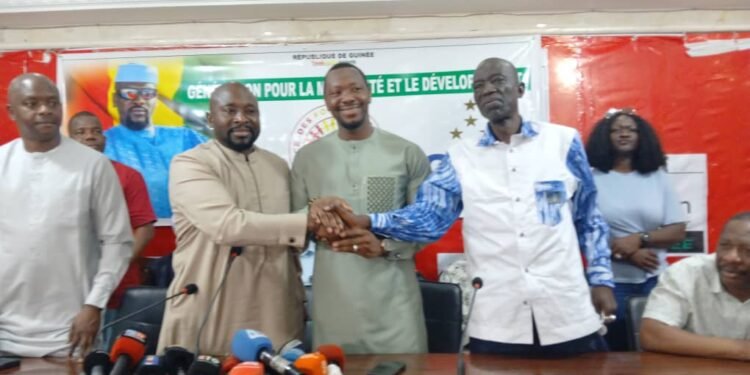 Présidentielle en Guinée : L’AFP renforce ses rangs en faveur du candidat Mamadi Doumbouya.   