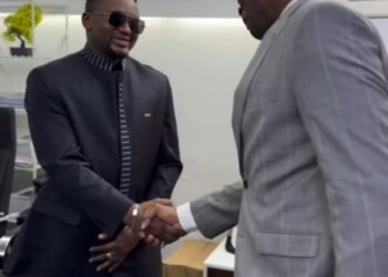 Azaya reçu par le Premier ministre avant son spectacle à l’Arena de Paris   