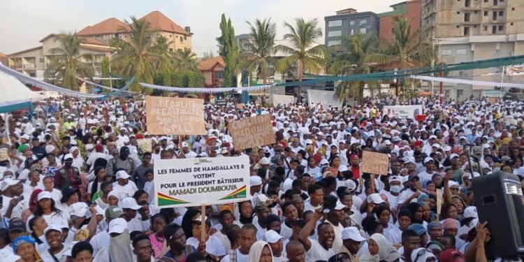 Ratoma : Mobilisation massive en faveur de Mamadi Doumbouya pour une victoire écrasante.