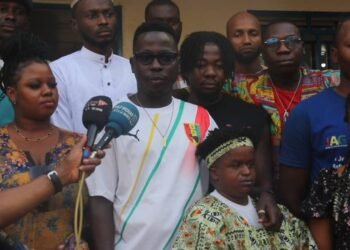 Les humoristes guinéens s&rsquo;unissent pour conquérir les scènes internationales.