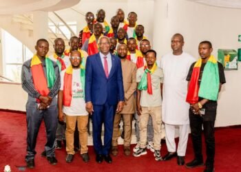 INVESTITURE DU CHEF DE L’ÉTAT : DES JEUNES RALLIENT CONAKRY A MOTO DEPUIS KANKAN