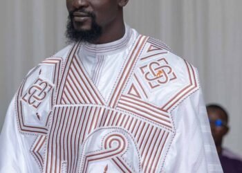 Ironie et satire politique : Mamadou Thug raille les « menteurs des réseaux sociaux »