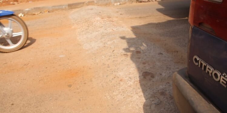 Infrastructure : Des ralentisseurs sauvages sur la corniche T6 Kagbelen, les riverains justifient leur présence malgré le risque.   