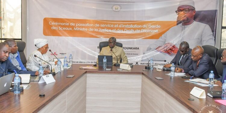 Justice : « Vous pouvez compter sur mon engagement total », le Garde des Sceaux fixe le cap